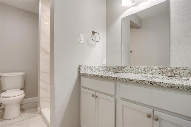 Building Photo - 10325 Fern Dr