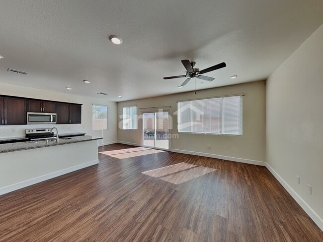 Building Photo - 696 N Water St