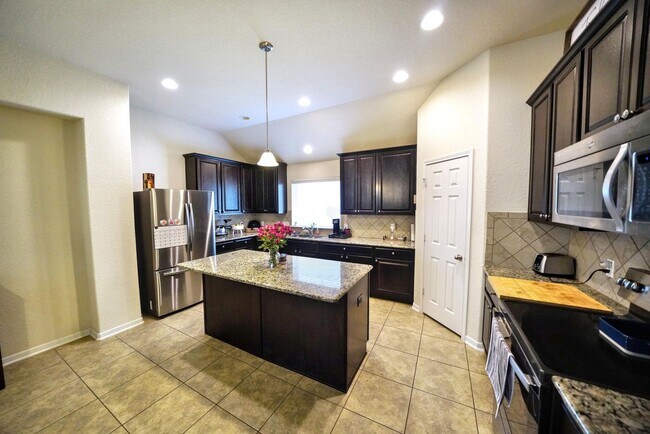 Building Photo - Stunning 3-Bedroom Home with Office in Charleston Parke, Cibolo - Realtor Commission offered: $500