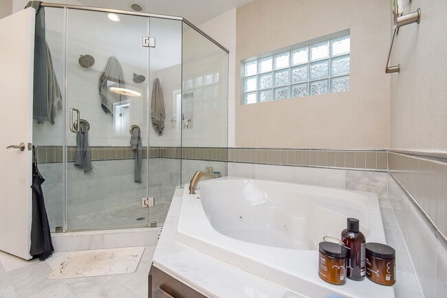 Building Photo - 1211 Rosine St