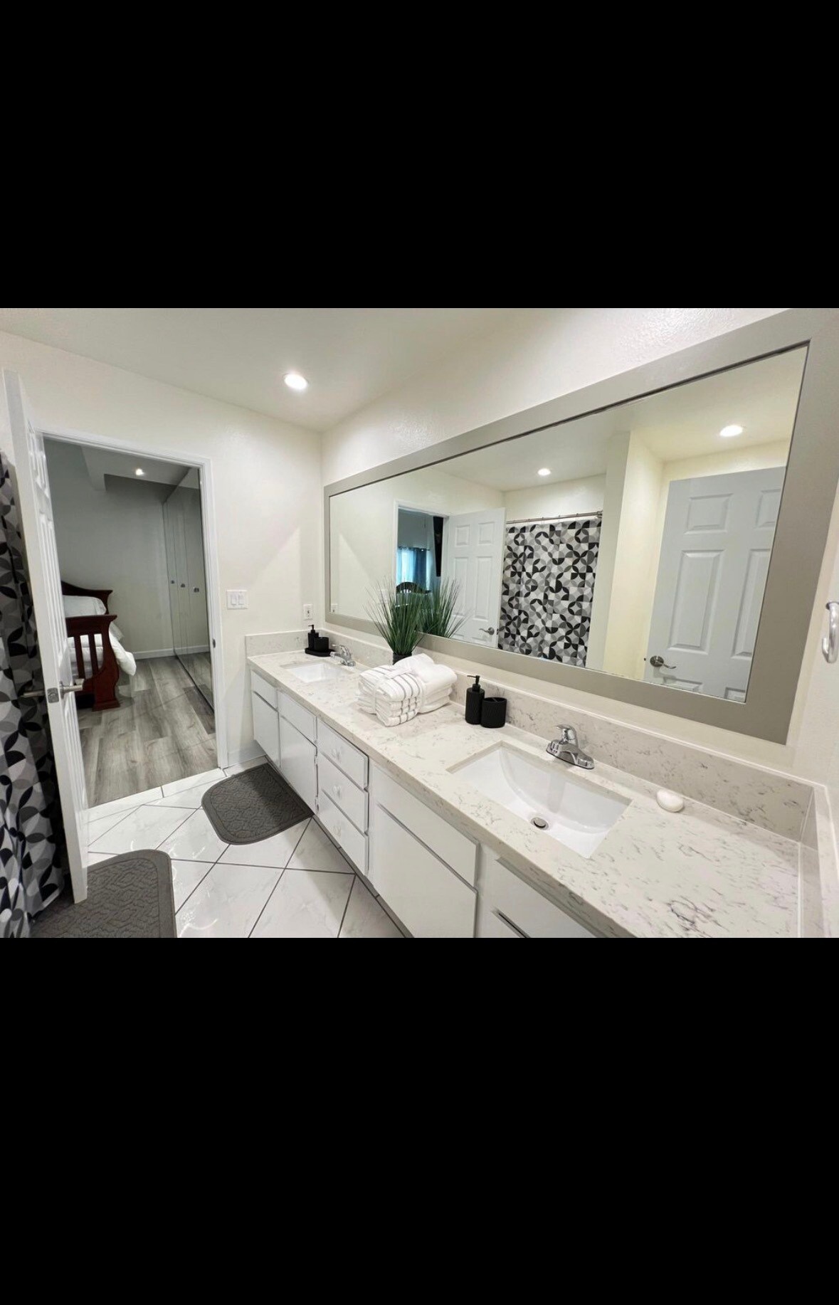 Building Photo - 7651 Reseda Blvd