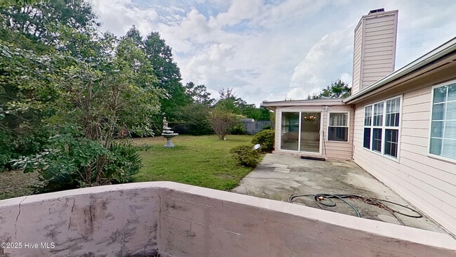 Building Photo - 303 Putnam Dr