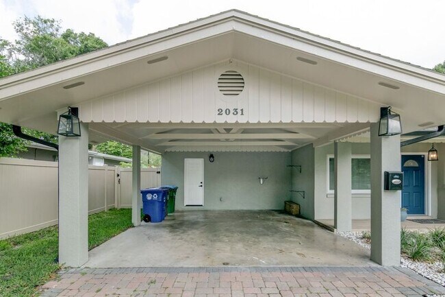 Building Photo - 2031 Temple Dr
