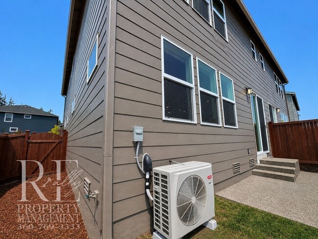 Building Photo - 6657 Yorktown Pl NE