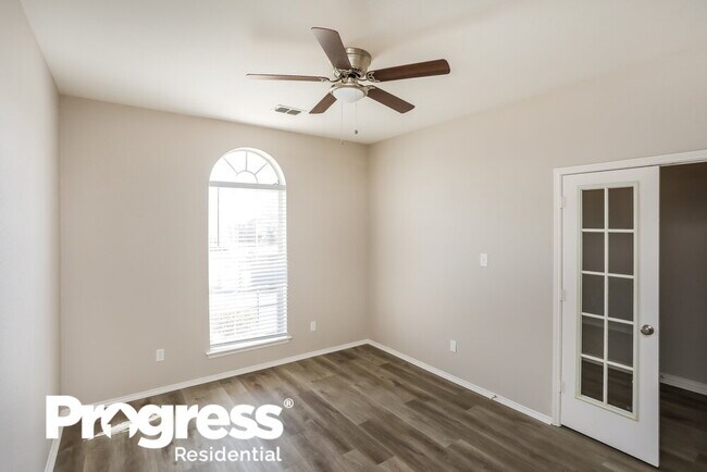 Building Photo - 6918 Meadow Bend Dr