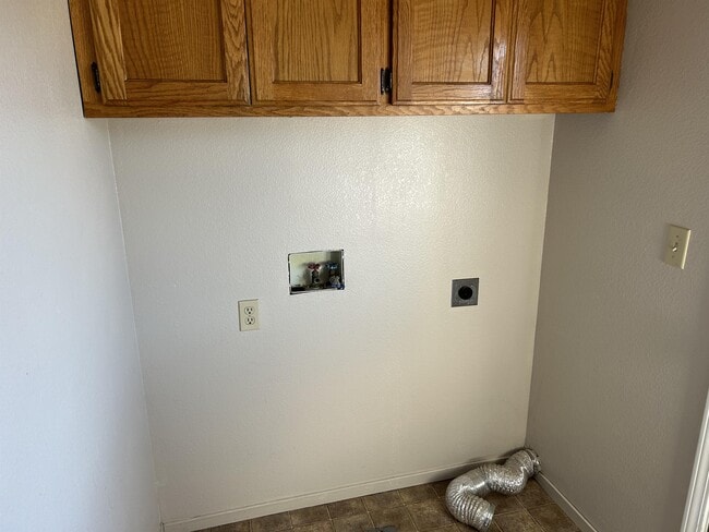 Building Photo - 1663 Kaiser St