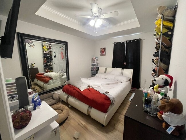 Building Photo - NEWLY RENOVATED COTTAGE! PRE-LEASING FOR A...