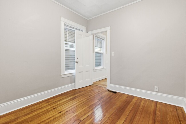 Building Photo - 35 Oakland St