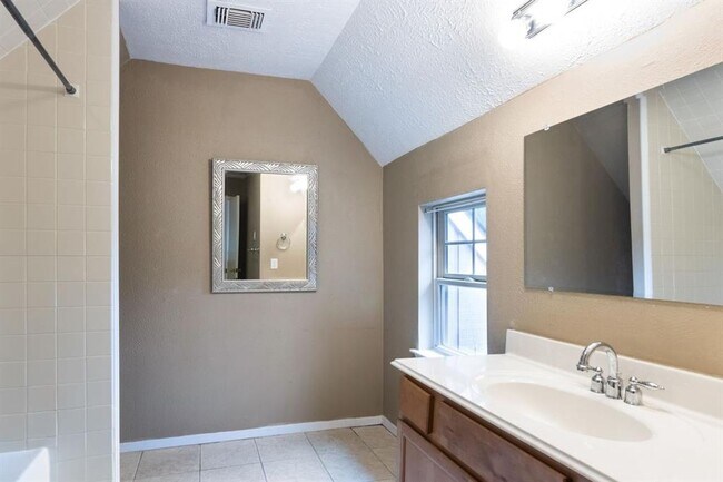 Building Photo - 17423 Baronshire Dr