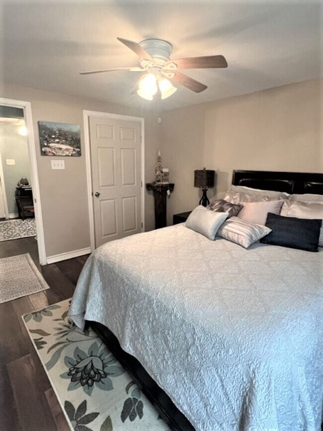 Building Photo - 1012 20th St