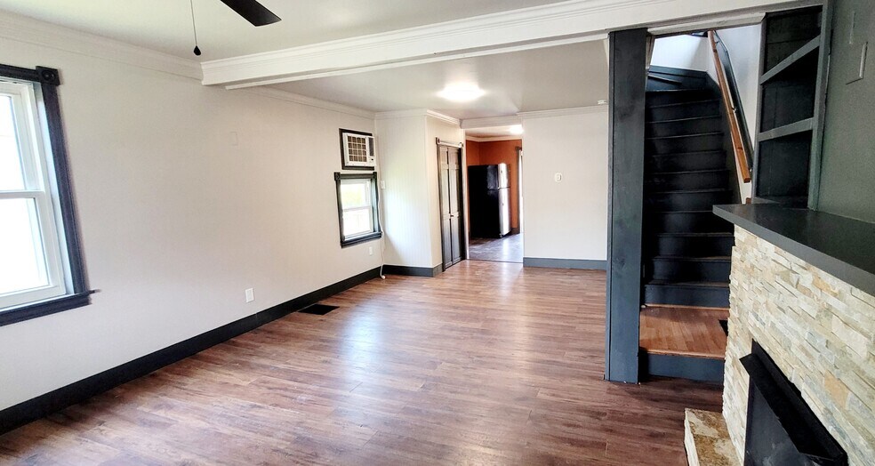 LR/DR - 1409 3rd Ave