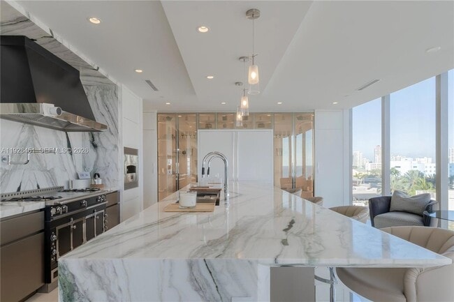 Building Photo - 17975 Collins Ave