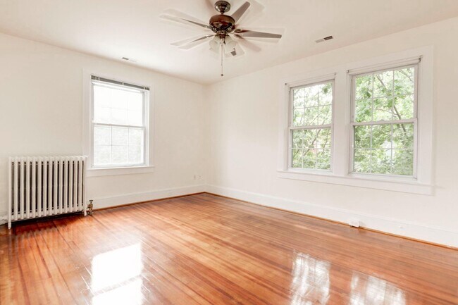 Building Photo - 3805 Shepherd St