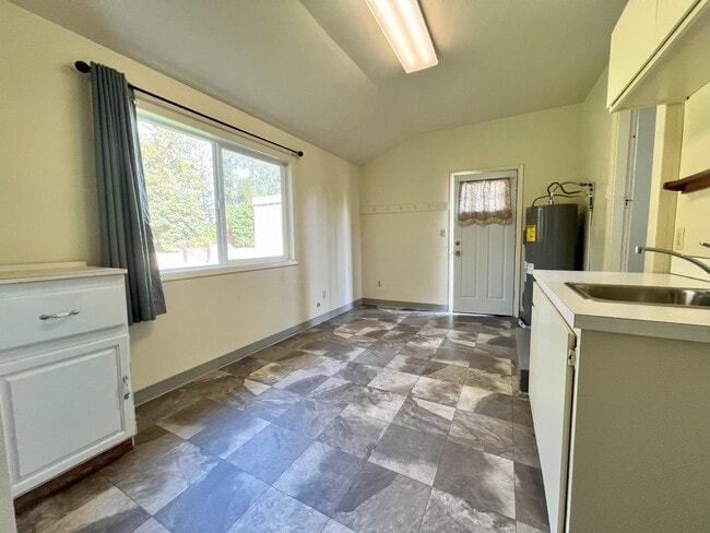 Building Photo - 13799 Myers Ln S