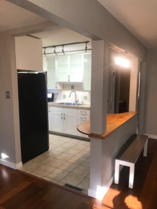 Building Photo - 825 Edgar Rd