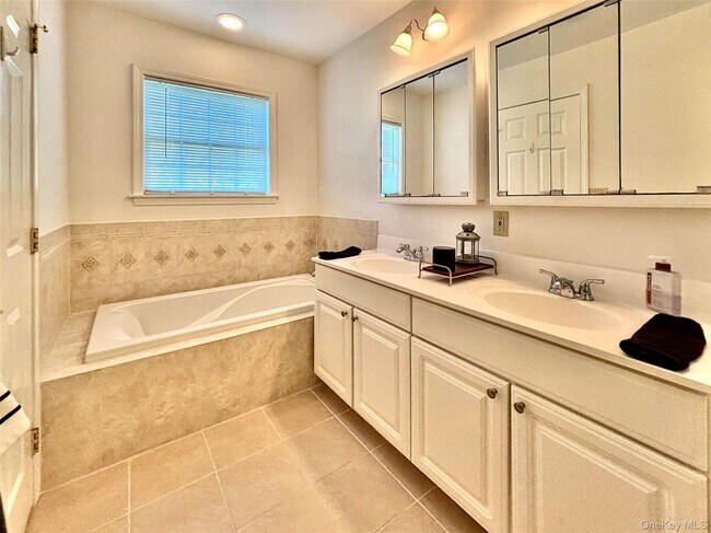 Building Photo - 202 Cinnamon Cir