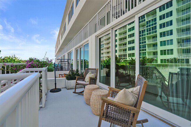 Building Photo - 5401 Collins Ave