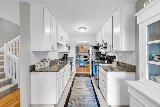 Building Photo - 4000 Fairway Lakes Dr