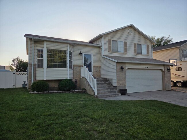 Building Photo - Charming Home in Woods Cross - Ready To Move!