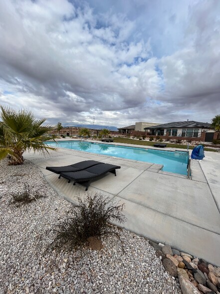 Building Photo - 2980 E Lavatera Dr