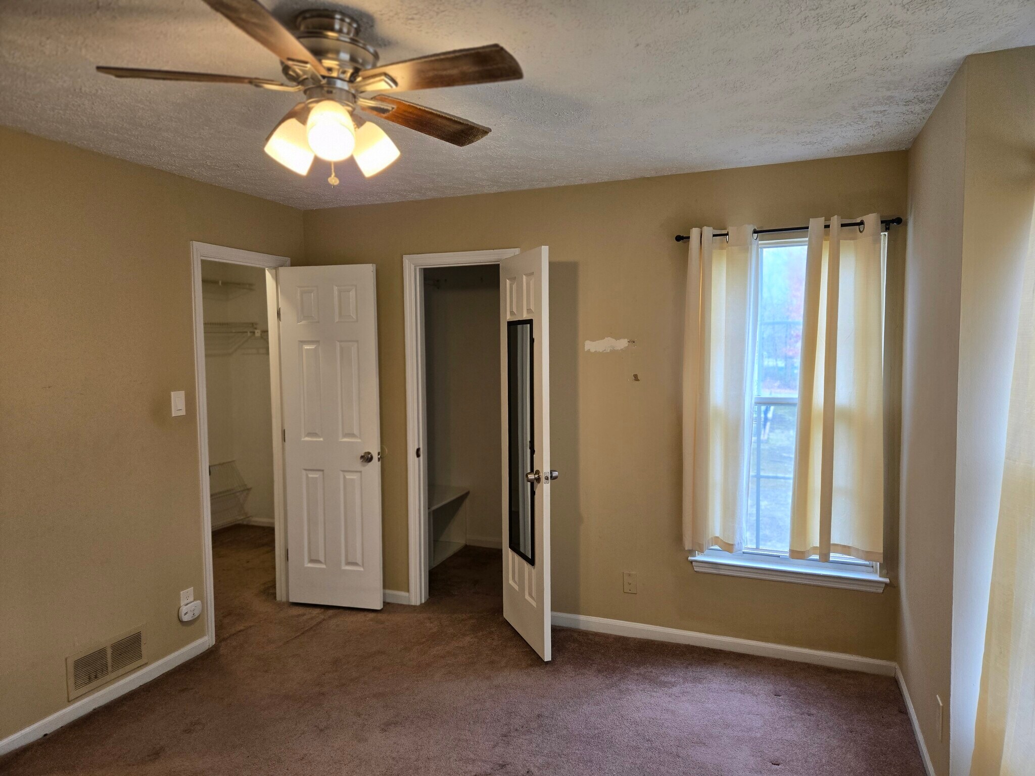 Building Photo - 180 Kenwood Dr