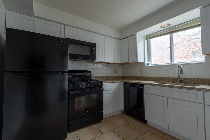 Building Photo - 10241 Central Ave