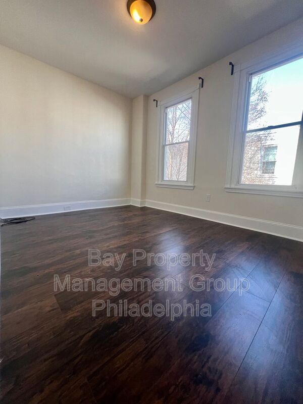 Building Photo - 2165 W Grange Ave