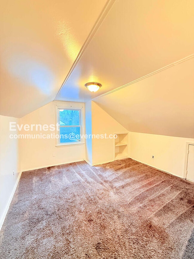 Building Photo - 25337 Ivanhoe Ave