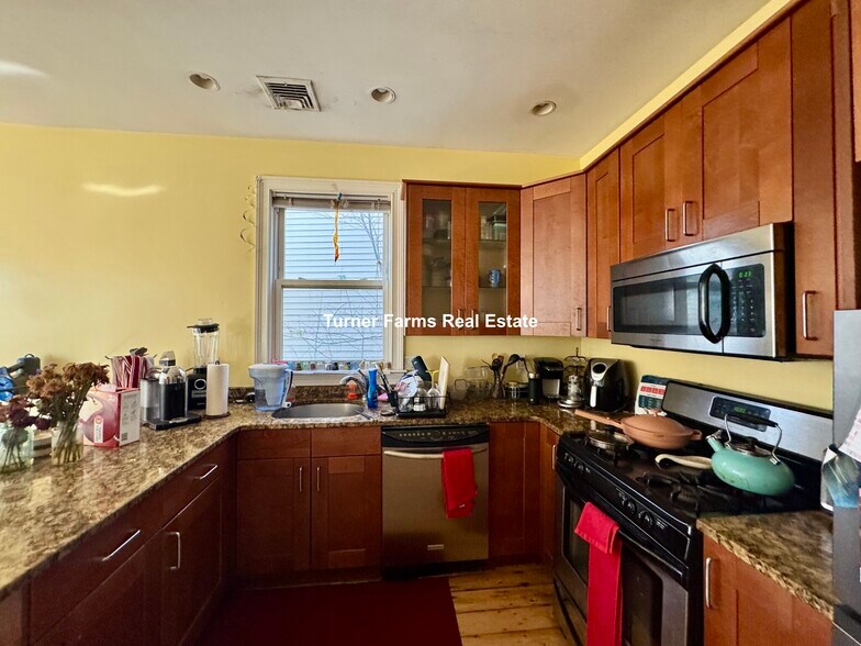 Building Photo - 725 Parker St