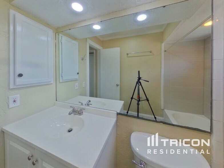 Building Photo - 1005 Faircloth Ct