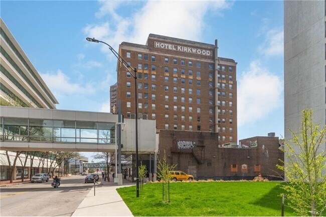 Building Photo - Beautiful Furnished 2-Bed, 2-Bath Condo in...