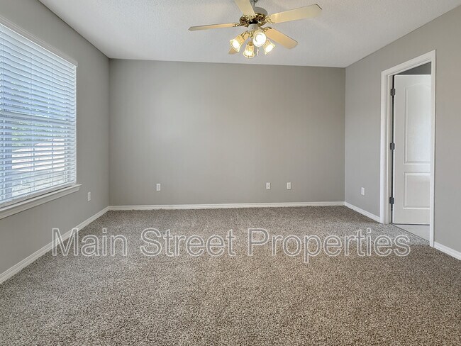 Building Photo - 2121 Pin High Dr