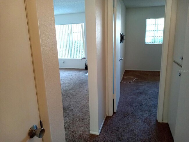 Building Photo - 2427 Rhodesian Dr