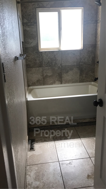 Building Photo - 430 28th Ave