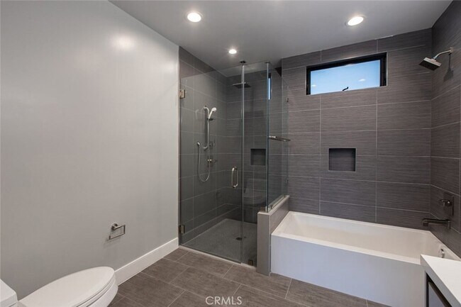 Building Photo - 330 Salem St