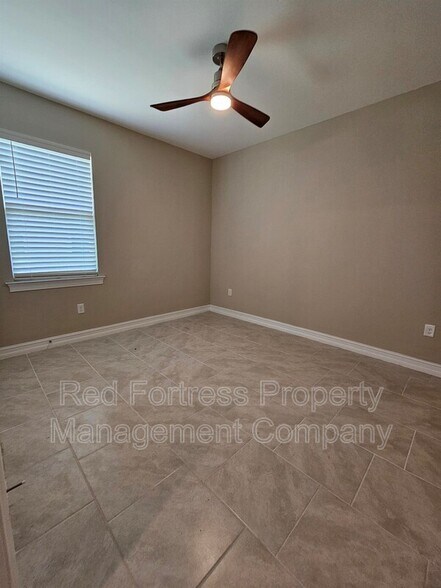 Building Photo - 623 Parkshore Lk Ave