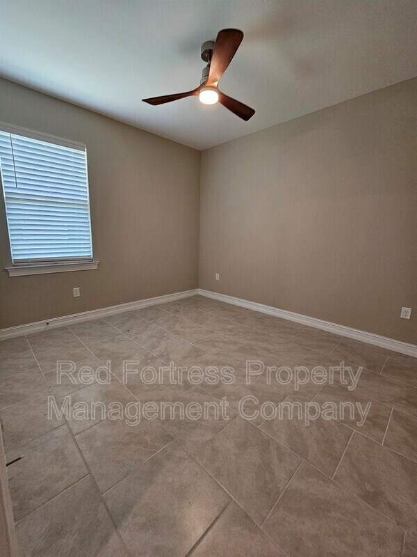 Building Photo - 623 Parkshore Lk Ave