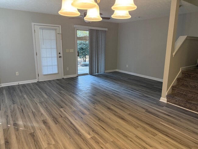 Building Photo - 617A 15th Ave S