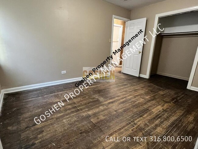 Building Photo - Spacious 4 Bedroom 1 Bathroom Gem