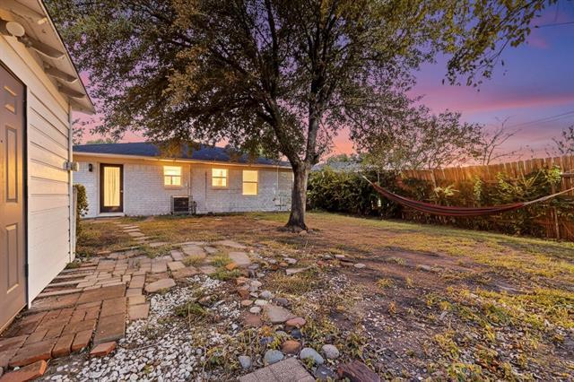 Building Photo - 10018 Olmos Dr