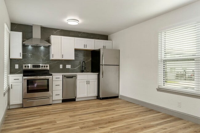 Building Photo - ONYX at 37th