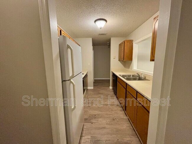 Building Photo - 406 Commons Dr