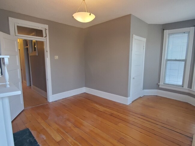 Building Photo - Historic eastside townhome