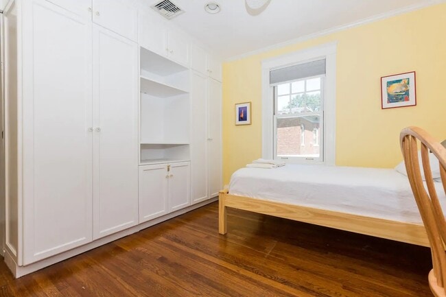 Building Photo - 16A Linden Pl