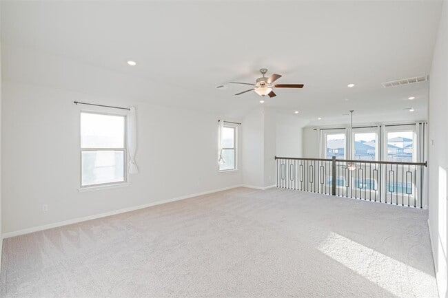 Building Photo - 204 Greenway Dr