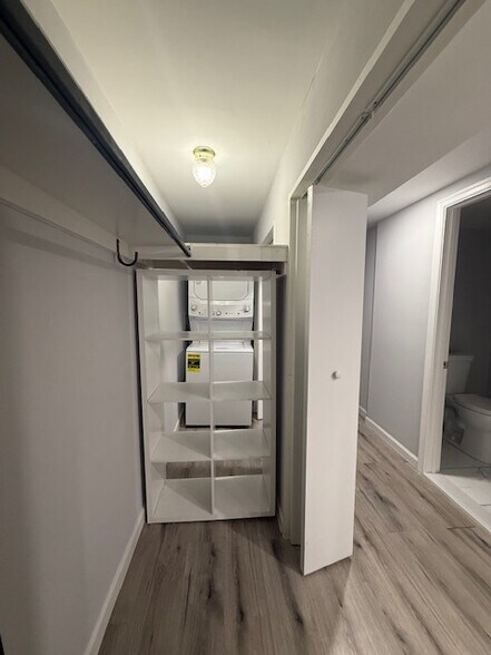 Building Photo - 219 9th St SE