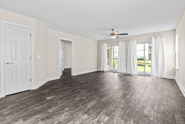 Building Photo - Woodmoor Condo