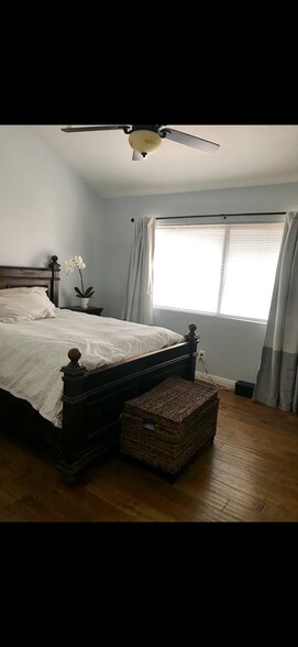 Building Photo - 4255 Las Virgenes Rd