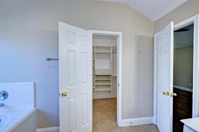 Building Photo - 21115 Rushing Creek Ln