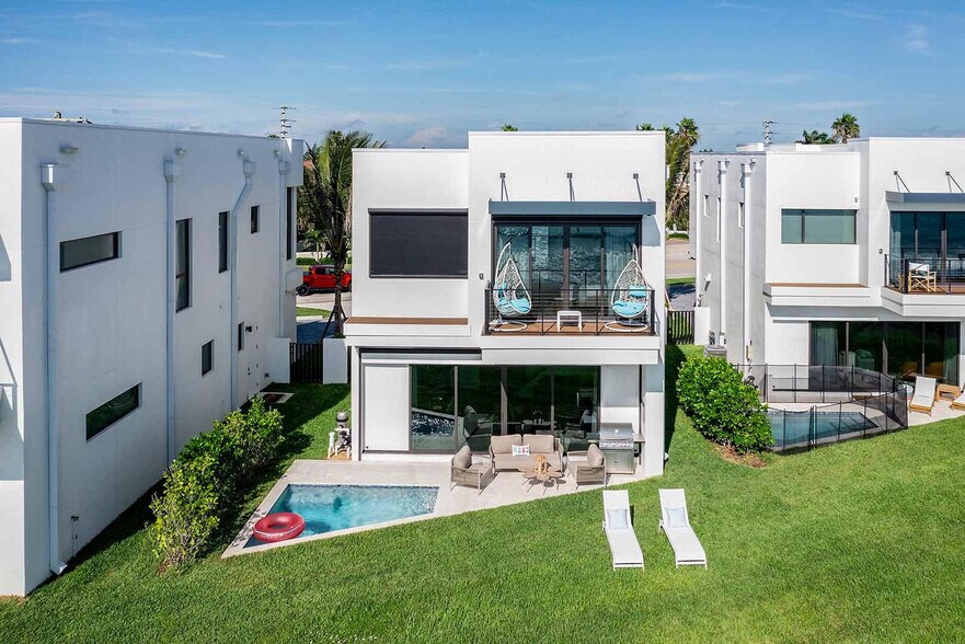 Building Photo - 3055 S Hwy A1A